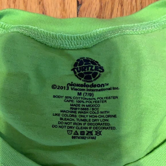 NWOT TMNT tee with detachable cape - Picture 2 of 4